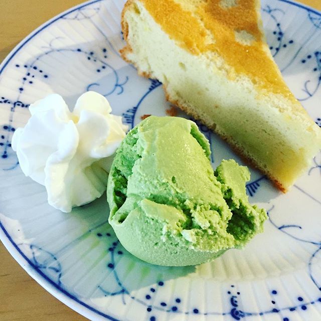 Homemade Taiwanese sponge cake with green tea ice cream #taiwan #greenteaicecream #spongecake